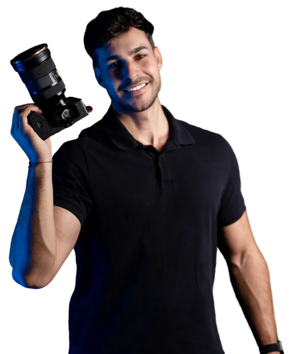 Paul von Cineflights mit Kamera beim Dreh
